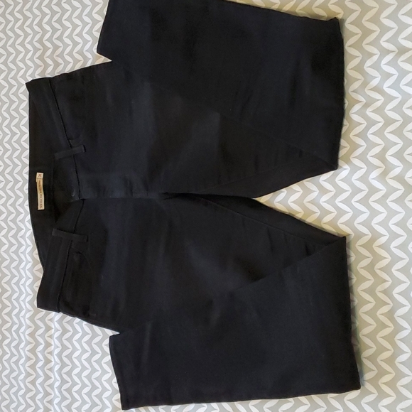 *Like New* Levi's Rich Black Skinnies - Picture 8 of 15